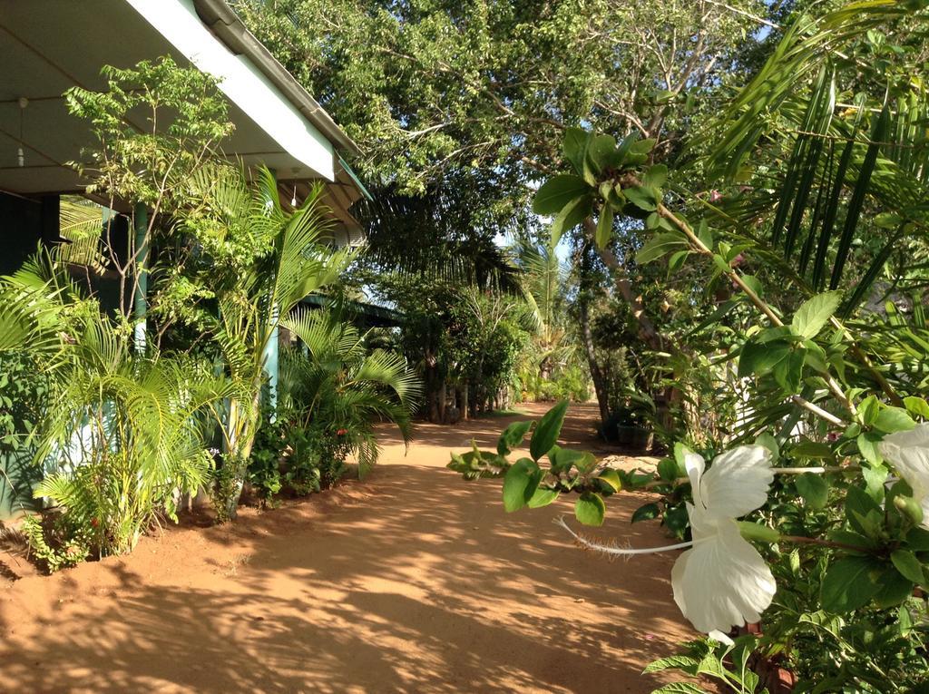 Lagoon Inn Hambantota Bagian luar foto