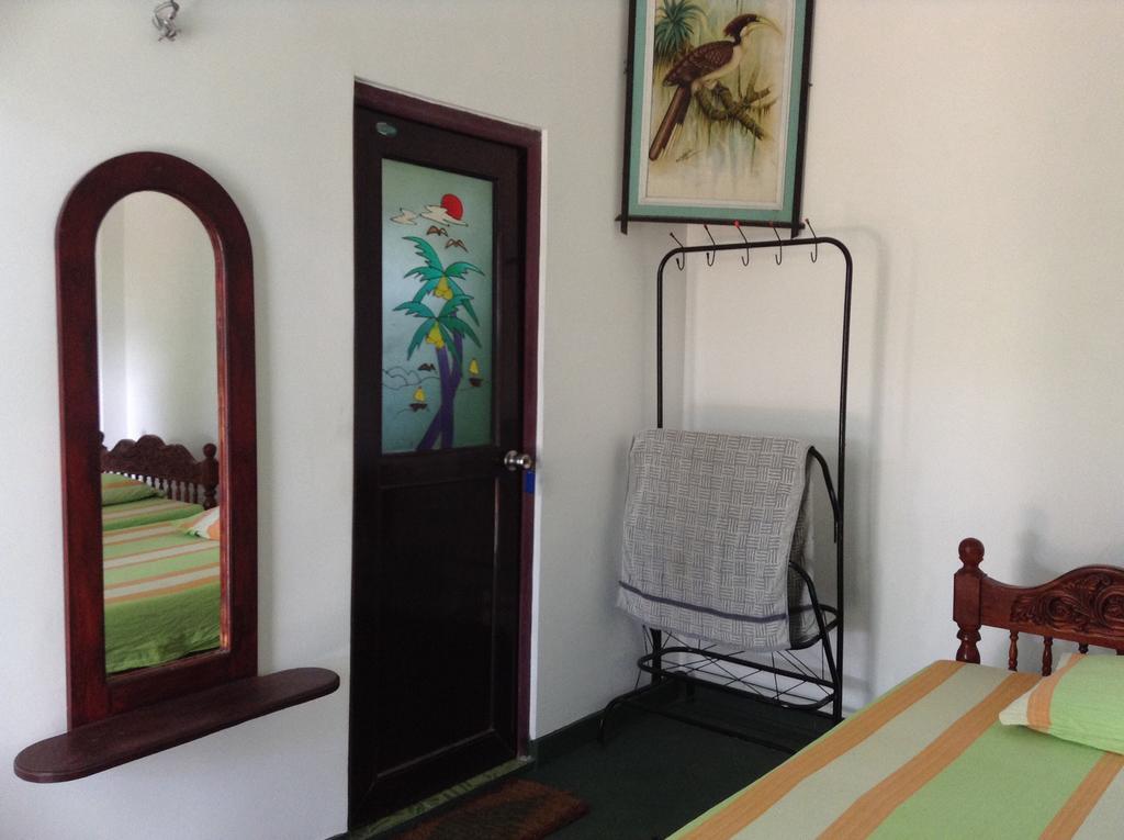 Lagoon Inn Hambantota Bagian luar foto