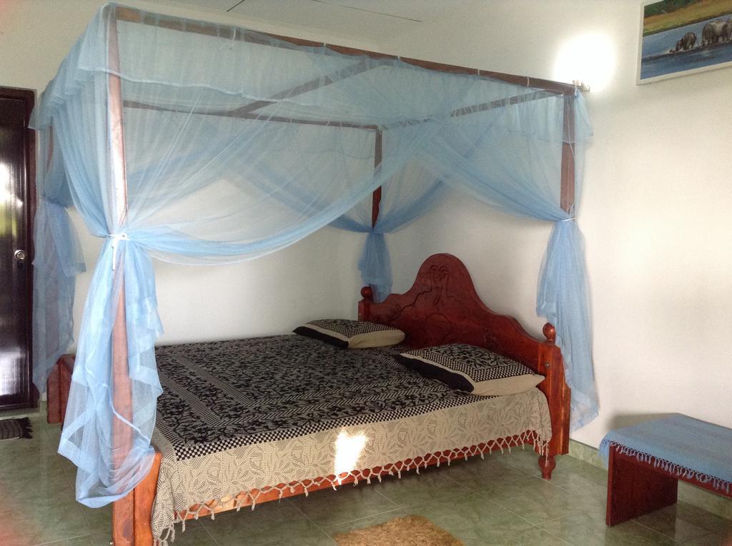 Lagoon Inn Hambantota Bagian luar foto
