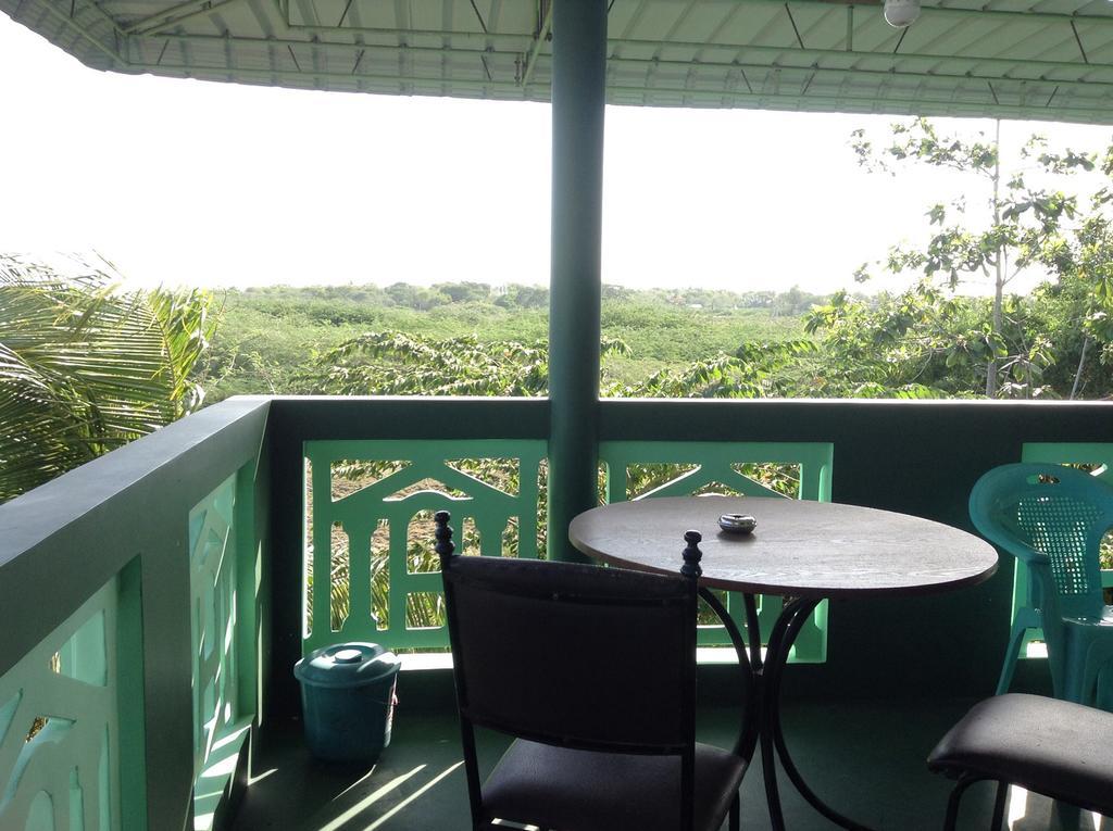 Lagoon Inn Hambantota Bagian luar foto