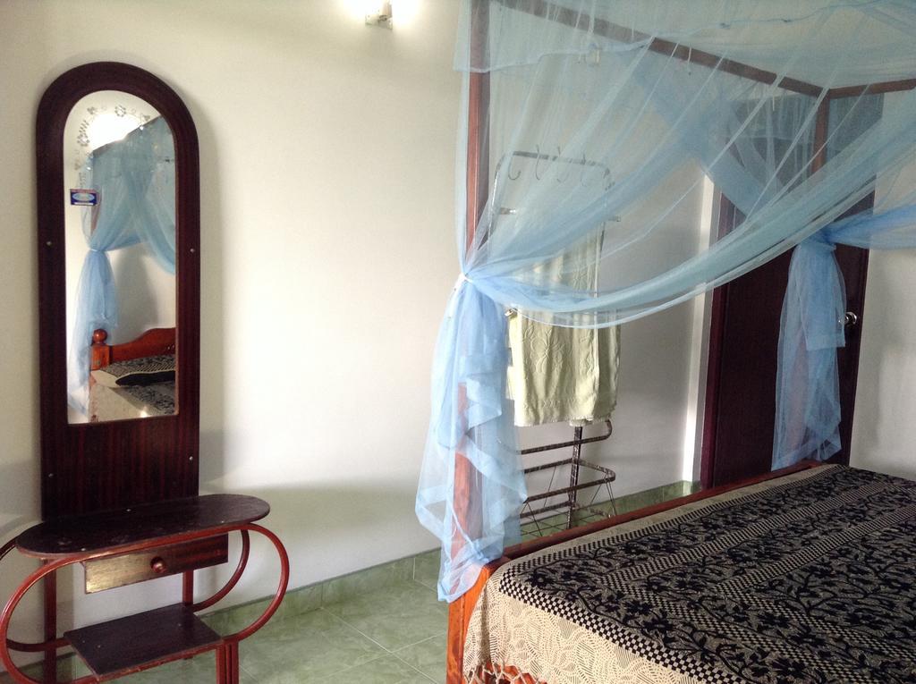 Lagoon Inn Hambantota Bagian luar foto