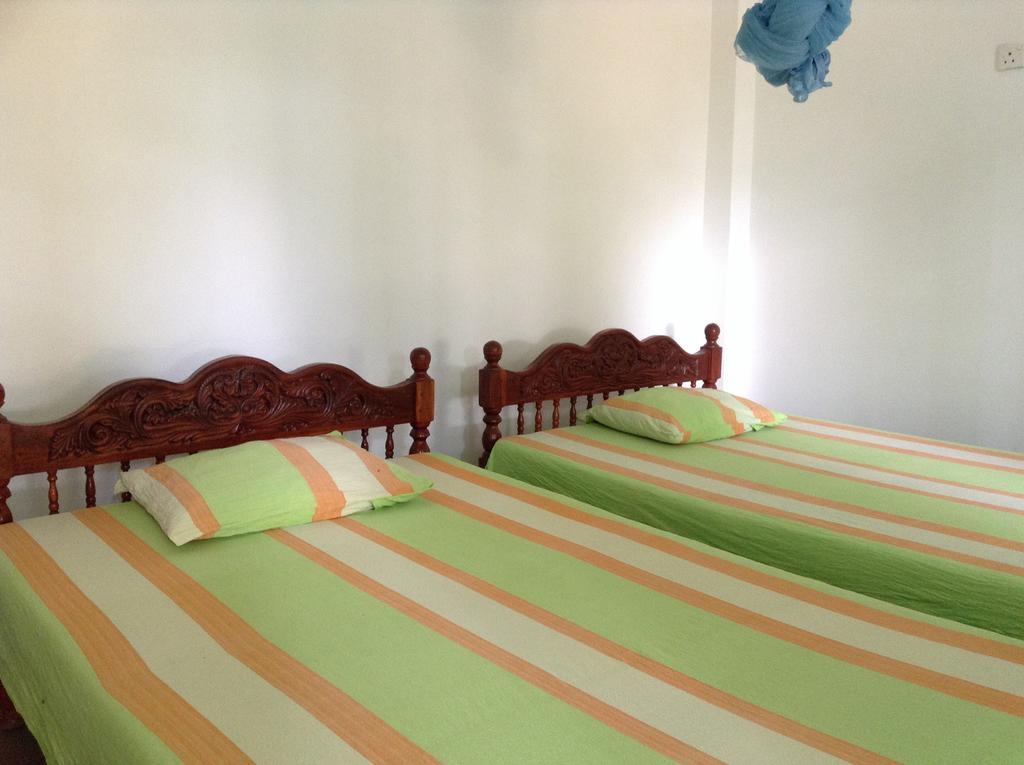 Lagoon Inn Hambantota Bagian luar foto